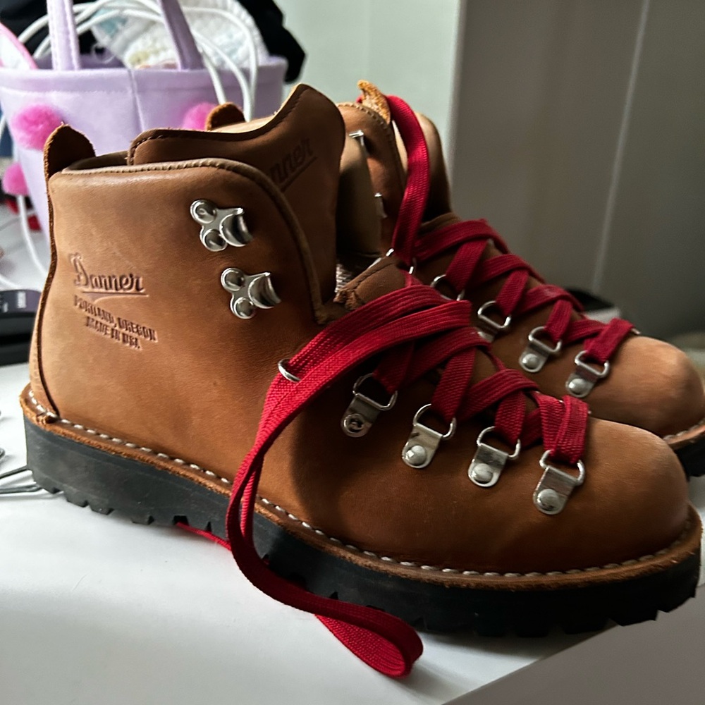DANNER Women’s Mountain Cascade Clovis RED LACES 8.5